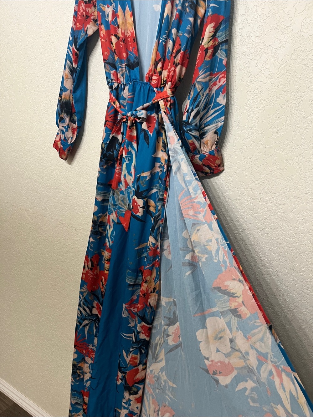 Tropical Floral Women’s Size Large Deep V Maxi Dress - Picture 4 of 10
